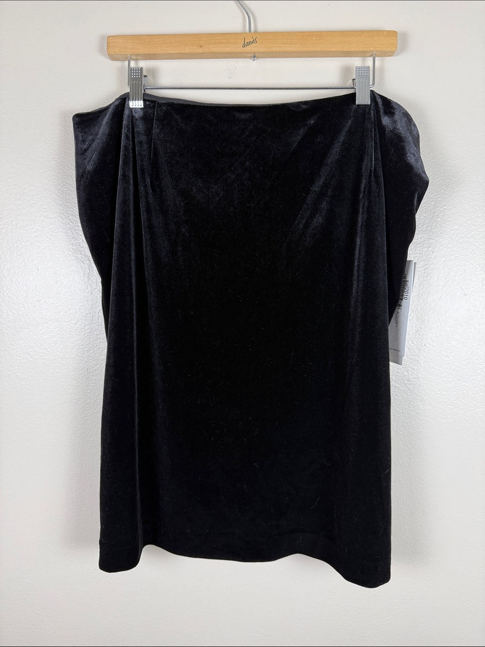 Calvin Klein Black Velvet Skirt. Size 16W NEW